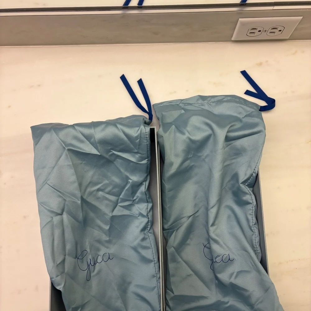 Gucci Slides - Barely Worn - Picture 5 of 8